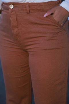 CALÇA CAPRI PANTACOURT MARROM LINHO na internet