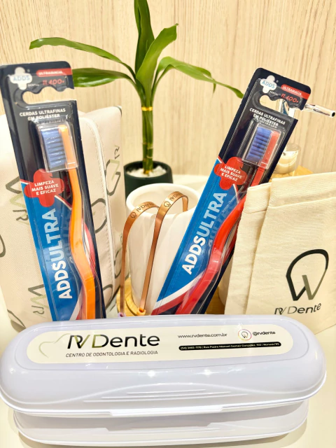 Kit Casal Combinado Raspador de Língua + Escova Ultra RV Dente