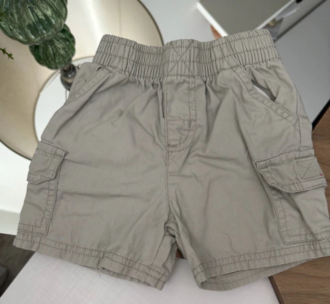 Short bege com bolsinhos de lado - Garanimals -12 meses