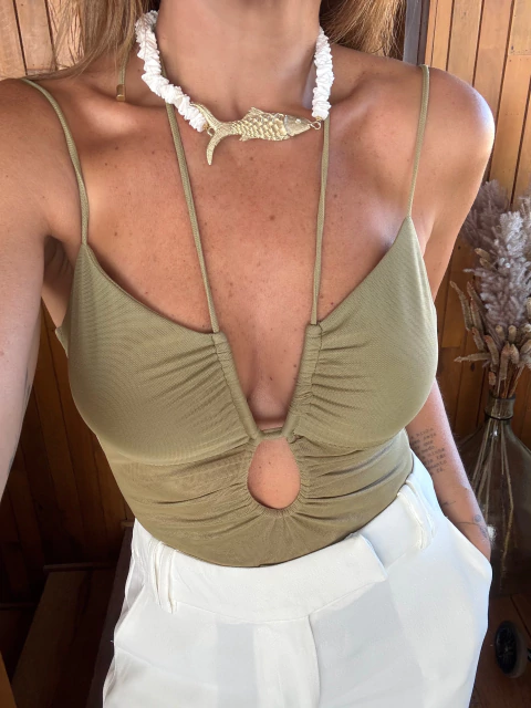 Colar Curto Peixe Cascalho Concha - Dourado - comprar online