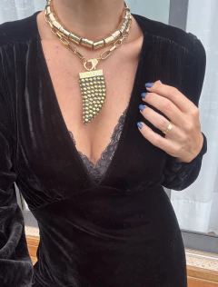 Colar Curto Cartier Dente Taxas na internet