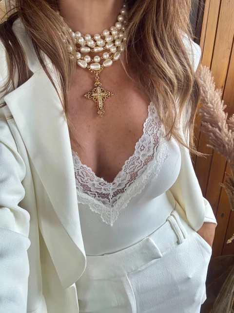 Colar Voltas Resina Perolada Cruz Strass - Dourado - comprar online