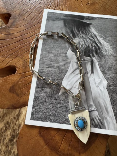 Colar Cartier Fecho Lança Pedra Azul - Prateado