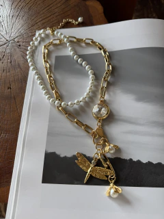 Colar Cartier Ponto de Luz e Penduricalhos Libélula - Dourado - comprar online