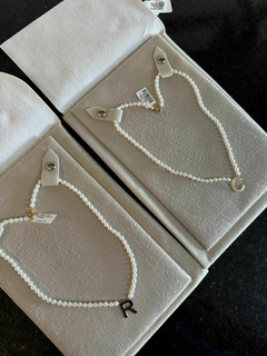 COLAR PEROLA INICIAIS - loja online