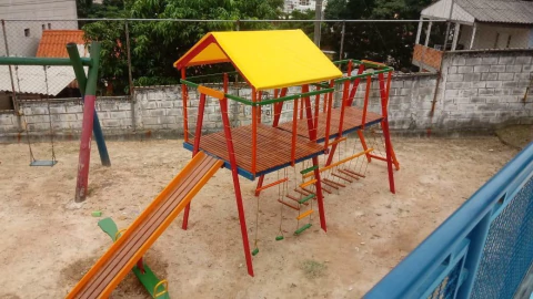 Casinha Infantil com Ponte Fixa