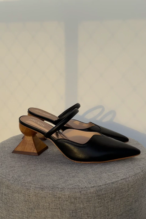 Mule Aurora Couro Preta - comprar online