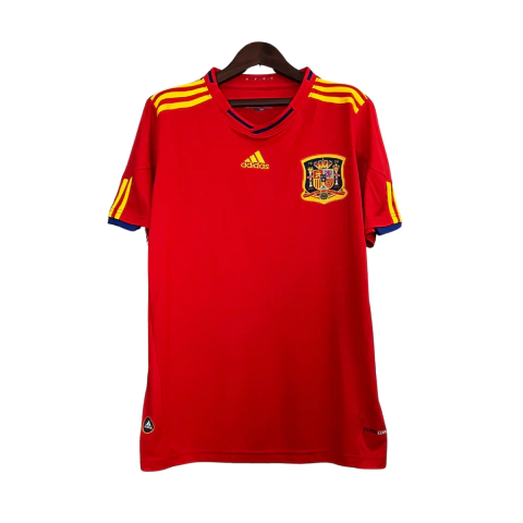 Camisa retrô vermelha da seleção masculina da Espanha 2010 com detalhes amarelos e escudo bordado, da marca Adidas