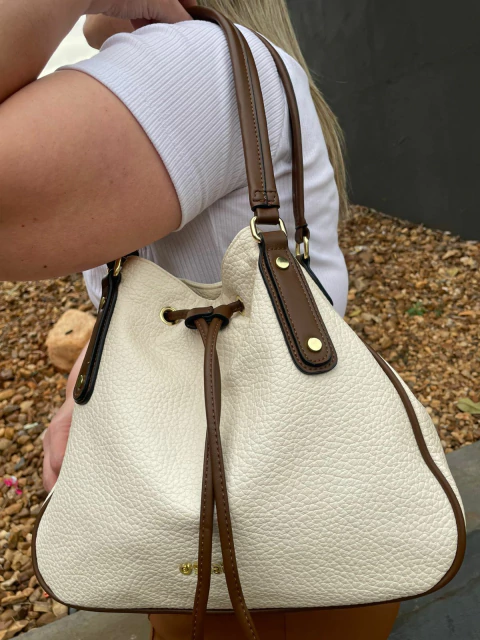 Bolsa Amora Estilo Saco – Despojada e Moderna