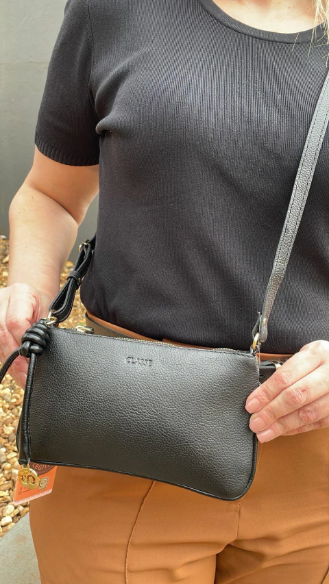 Bolsa Analice em Couro Legítimo Classe Couro – Transversal Pequena e Sofisticada