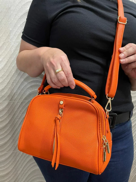 Bolsa Dandara – Transversal Média com Duas Divisórias e Estilo Versátil