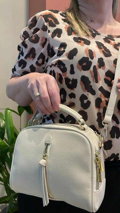 Bolsa Clara – Transversal Prática com Duas Divisórias para o Dia a Dia - comprar online