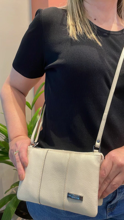 Bolsa Aline em Couro Legítimo – Estilo Compacto com Funcionalidade