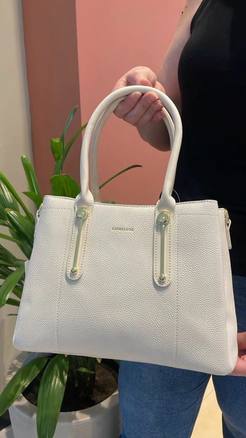 Bolsa Noelle – Estilo Clássico e Casual no Tamanho Médio Perfeito