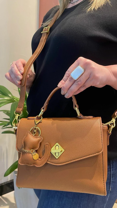 Bolsa Emanuelle – Sofisticação e Versatilidade em Uma Só Peça