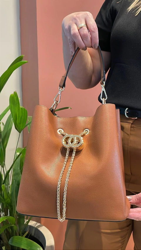 Bolsa Cassia – Design Moderno e Versátil para Quem Quer Se Destacar