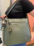 Bolsa Anelise em Couro Legítimo – Estilo Carteiro com Versatilidade