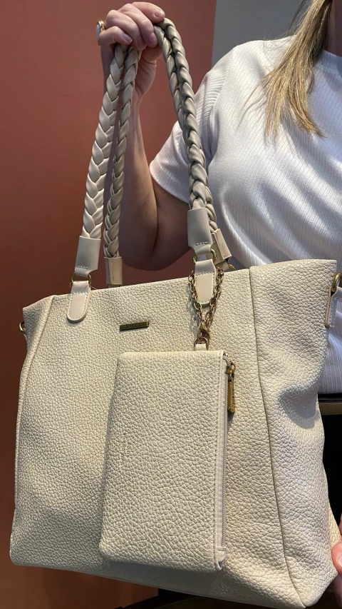 Bolsa Jandira – Conforto no Ombro, Estilo no Look