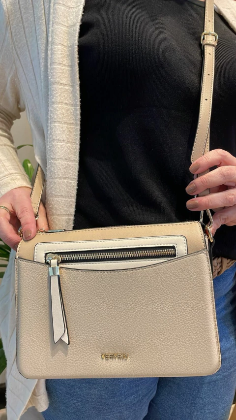 Bolsa Cristiane – A Pequena Transversal que Une Estilo e Praticidade