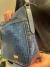 Bolsa Anelise em Couro Legítimo – Estilo Carteiro com Versatilidade - Valeska Milani