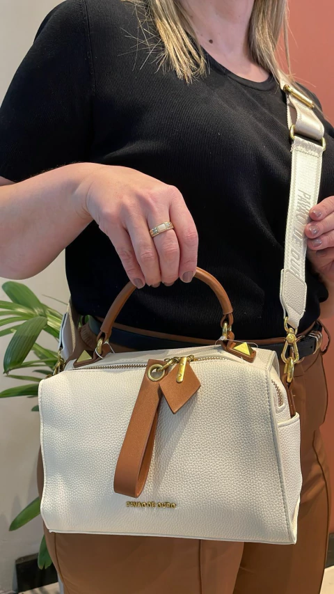 Bolsa Aurora – Estilo Baú com Elegância e Versatilidade