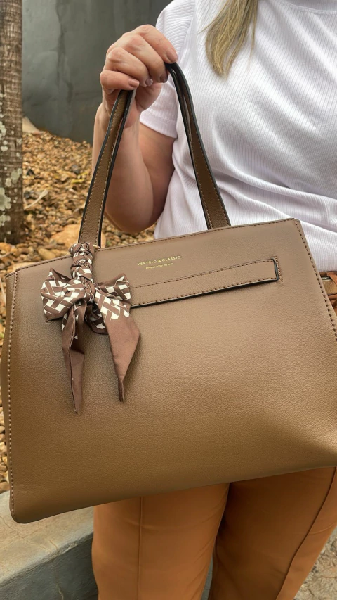 Bolsa Amara Estruturada – Estilo e Funcionalidade