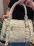 Bolsa Cyntia – Baú Despojado com Estilo Moderno