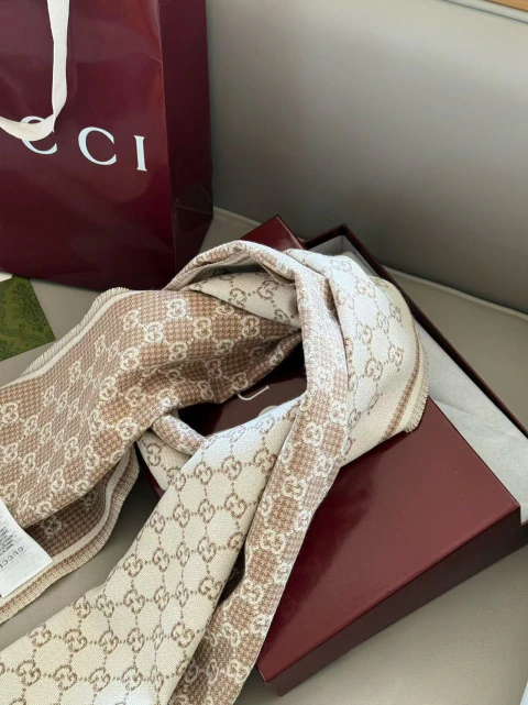 Gucci Lenço Jacquard