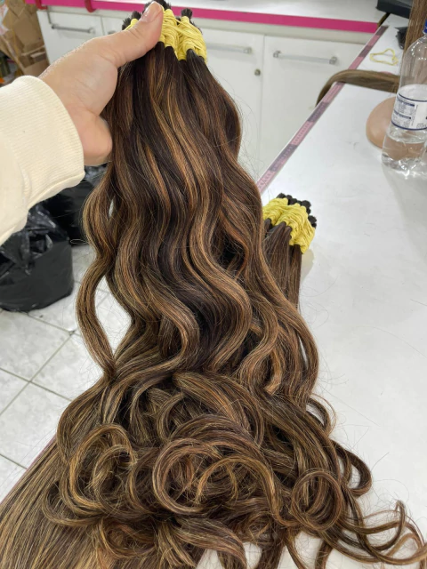 Cabelo Indiano Ondulado Natural Morena Iluminada 65cm 100G - comprar online