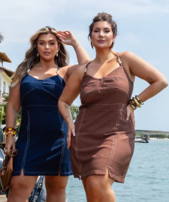 Vestido Curto Pespontado com Detalhe na Alça - Sanches Moda Plus Size