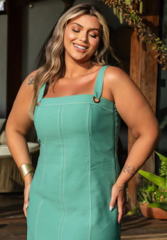 Vestido Midi com Ilhós na internet