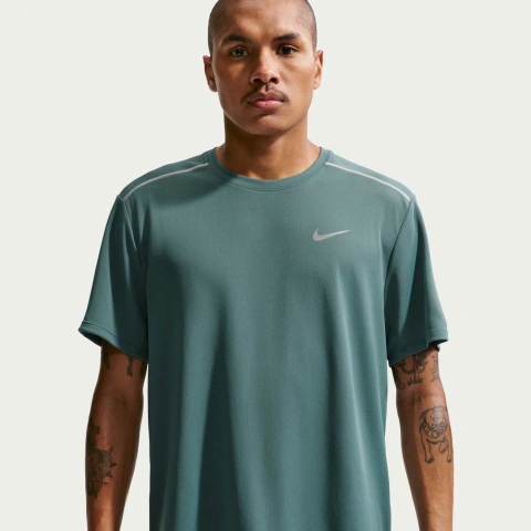 Camiseta Nike Dri-FIT UV Miler Masculina