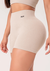 Short fitness feminino areia canelado com cós alto seamless+ - comprar online