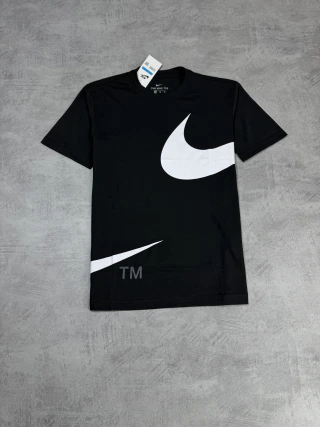 CAMISETA TM BIGSWOOSH - PRETA