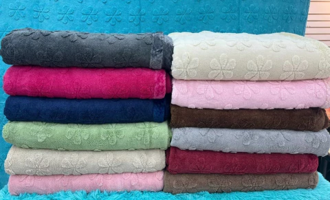 Frazada bordada con flores y corderito al tono 2 1/2 EN OFERTA