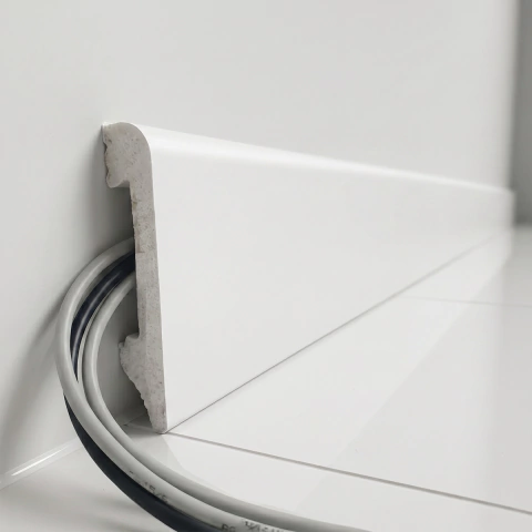 Zocalo EPS blanco 7.5 cm alto x 1 mts largo