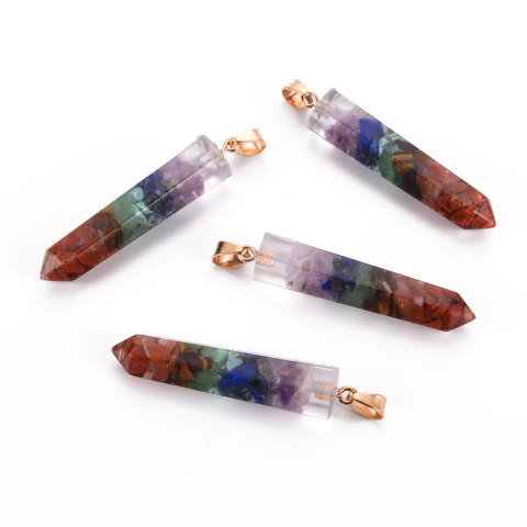 Péndulo de los 7 chakras con engarce dorado