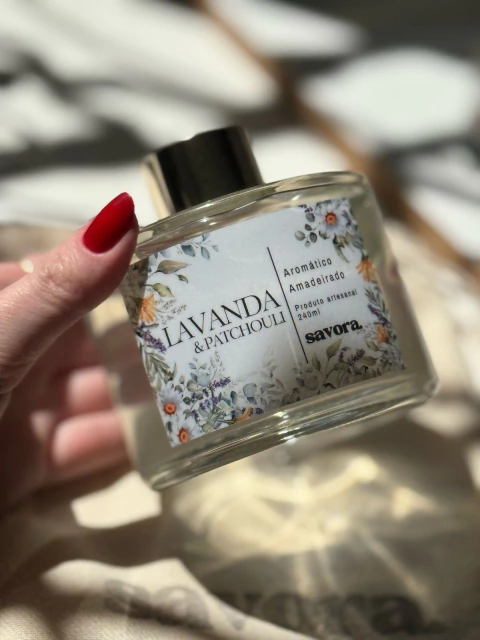Difusor de Varetas Lavanda & Patchouli – Frescor Cítrico com Toque Amadeirado | 240ml - comprar online