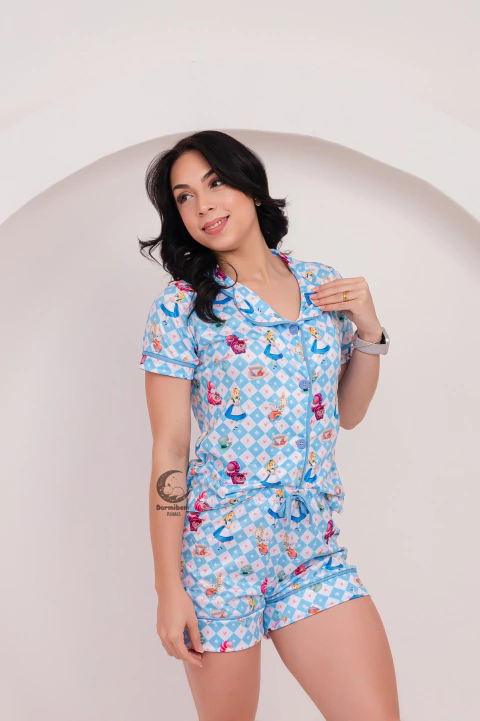 Americano Alice no Pais das Maravilhas