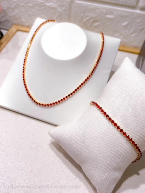 CONJUNTO COLAR E PULSEIRA FOLHEADO A OURO - RIVIERA VERMELHO