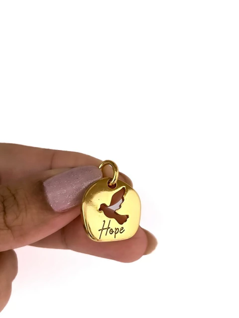 PINGENTE BANHADO A OURO E VERNIZ ITALIANO - POMBA ESPERANÇA