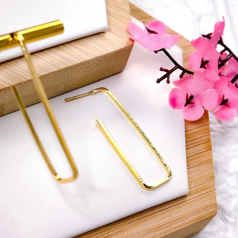 BRINCO ARGOLA FOLHEADA A OURO 18K GEOMÉTRICA - 4cm