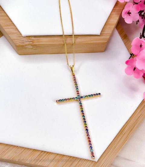 COLAR FOLHEADO A OURO CRUZ COLORIDA