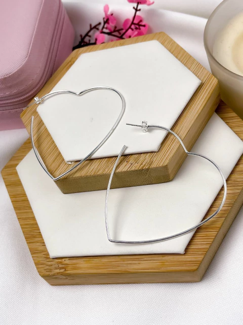 BRINCO ARGOLA CORAÇÃO G FOLHEADO A PRATA