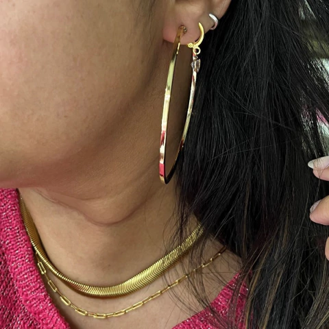 ARGOLA FOLHEADA A OURO QUADRADA 7CM