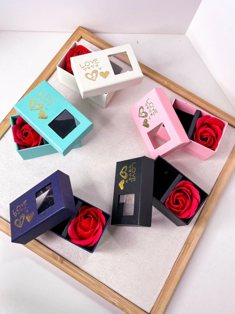 CAIXINHA PARA PRESENTE JOIAS BIJUTERIAS 4X8 LOVE COM FLOR LUXO - VERMELHO