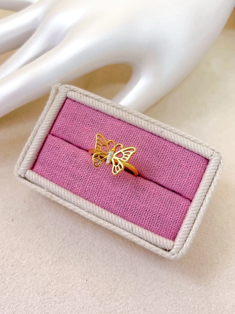 ANEL FOLHEADO A OURO COM BANHO DE VERNIZ - REGULAVEL