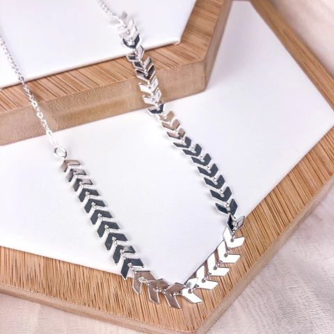 CHOKER JOINHA FOLHEADA PRATA - ESCAMA / SETA