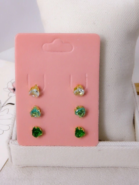 BRINCO CARTELA FOLHEADO A OURO - TRIO CORAÇÃO E ZIRCONIA VERDE CLARO ACQUA MARINE ESMERALDA