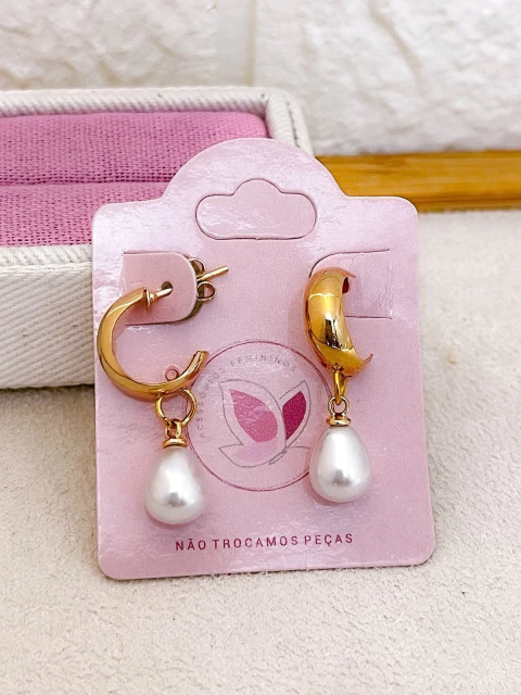 BRINCO FOLHEADO A OURO - ARGOLA PÉROLA GOTA